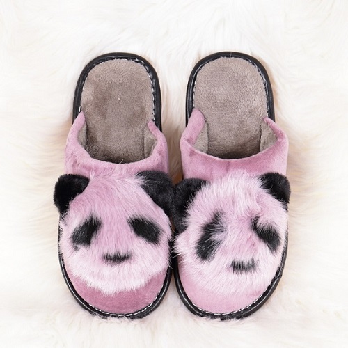 Papuci de casa pufosi cocolino cu Panda Lila